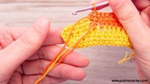 Que Hacer con Los Hilos Sueltos en Cambios de Color a Crochet o Ganchillo