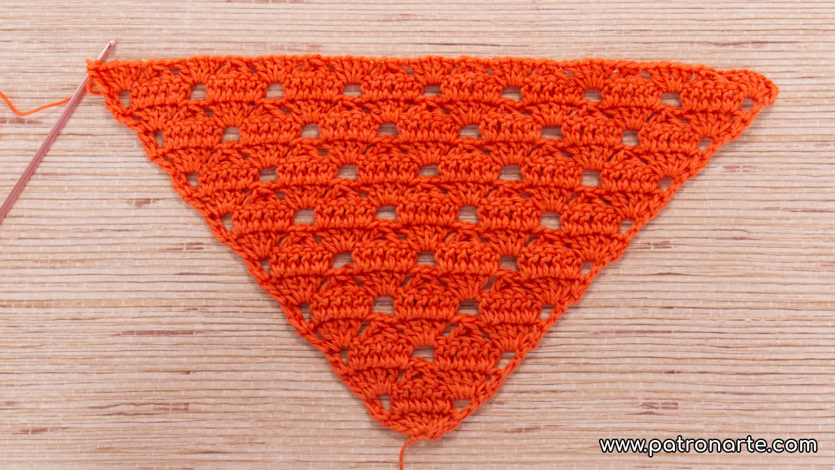 punto piña de crochet triangular calado